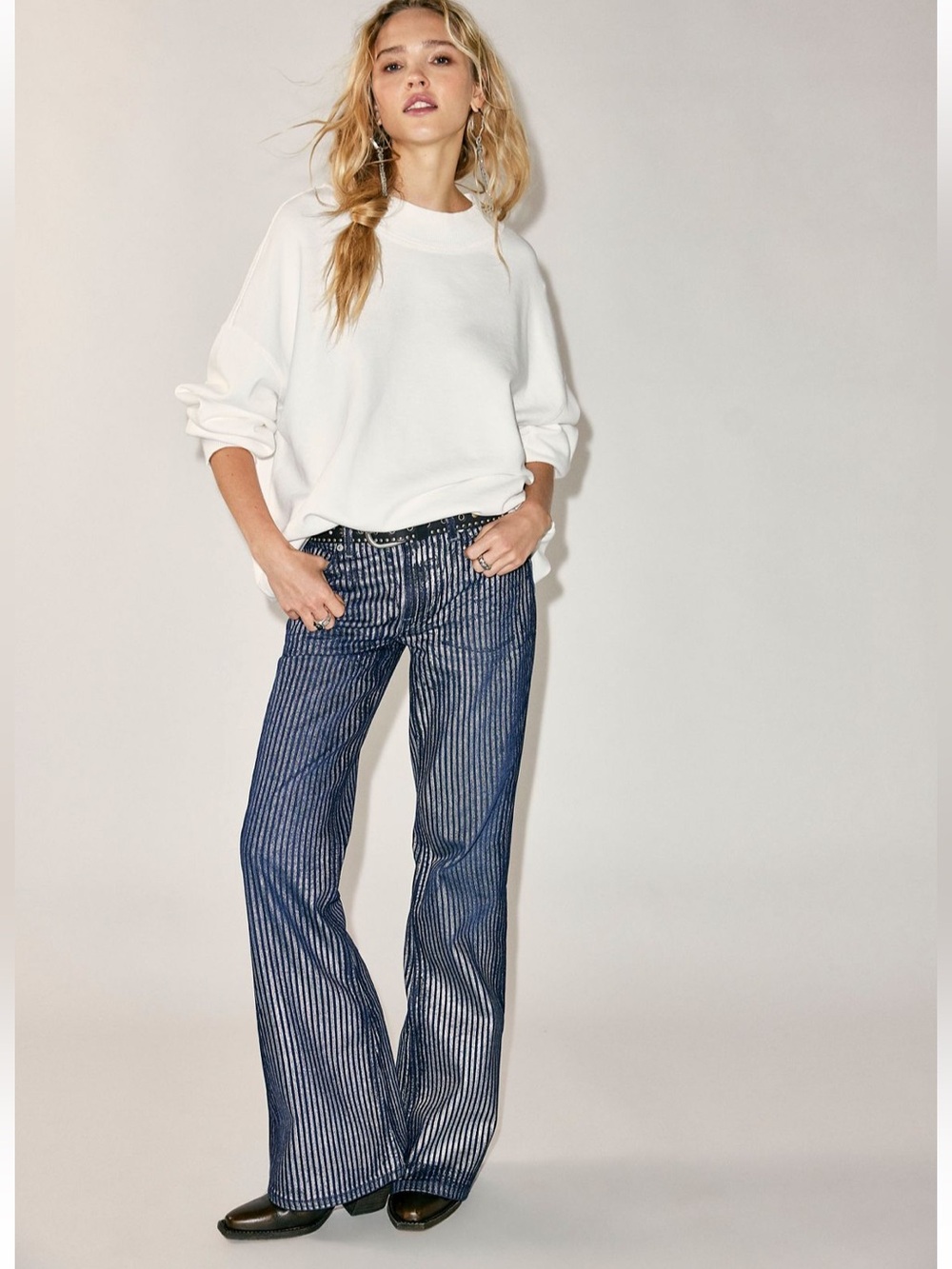 NWOT We The Free West Coast Relaxed Metallic Flare Jeans 28” - Picture 1 of 16